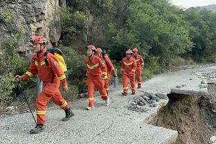 大雷太神了！王大雷两度救险，众媒体人感叹：王大雷真是神！